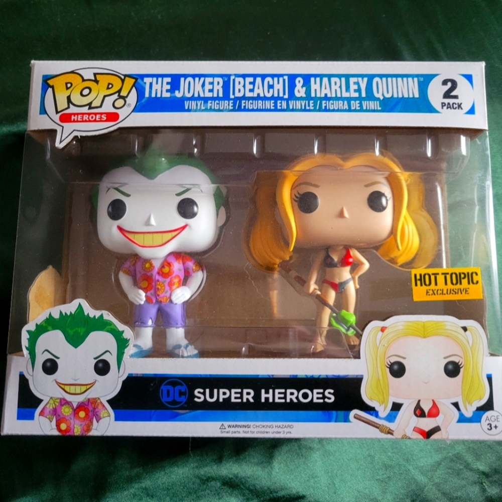 DC The Joker and Harley Quinn at the beach Funko Pop 2 pack Hot Topic Exclusive